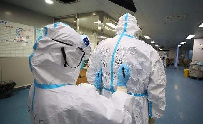 医护人员防护装备包括12件物品:每脱下一件都要洗手消毒